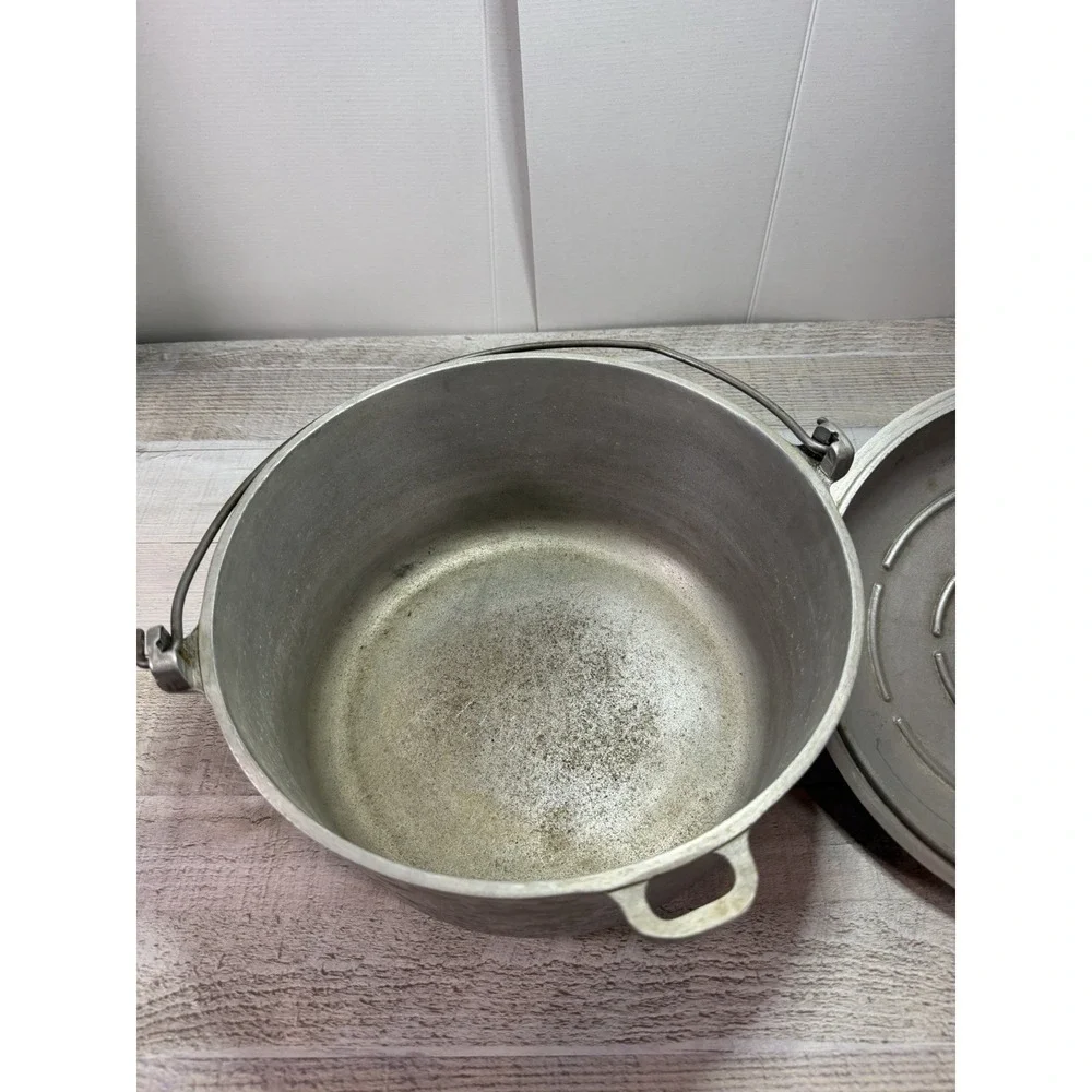 Vintage Majestic Cook Ware 6 Qt Dutch Oven Stock Pot w/ Bail Handle and Lid